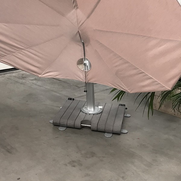 Base Mobile pour Parasol Icarus XL avec stabilisateurs Base Mobile pour Parasol Icarus XL avec stabilisateurs